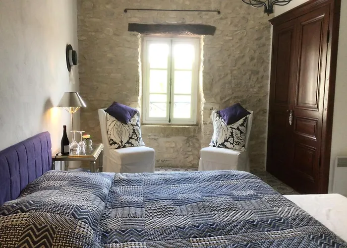 Mas Des Mourgues 2 - Chambres D'hotes De Charme A Castelnau-valence Bed & Breakfast *